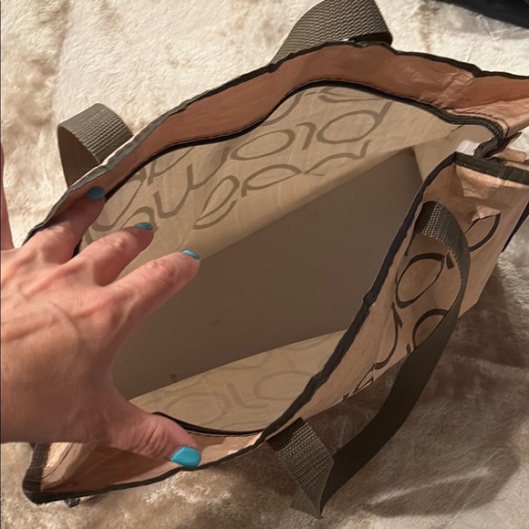 Bloomingdale's Brown Tote Bag with Sturdy Design - Picture 2 of 6